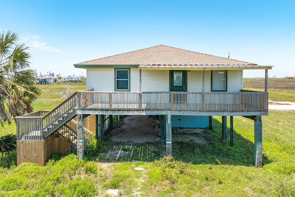 910 Monument Drive, Surfside Beach, TX 77541