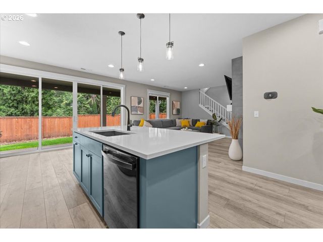 1727 Ne 15TH Ave, Canby, OR 97013