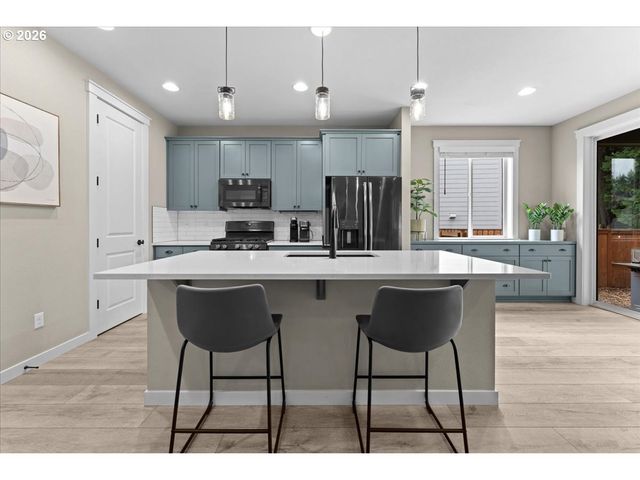 1727 Ne 15TH Ave, Canby, OR 97013