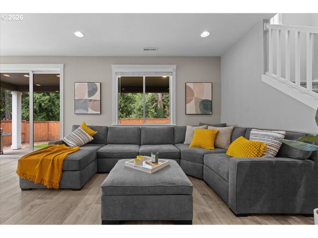 1727 Ne 15TH Ave, Canby, OR 97013