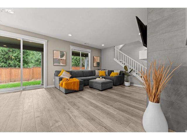 1727 Ne 15TH Ave, Canby, OR 97013