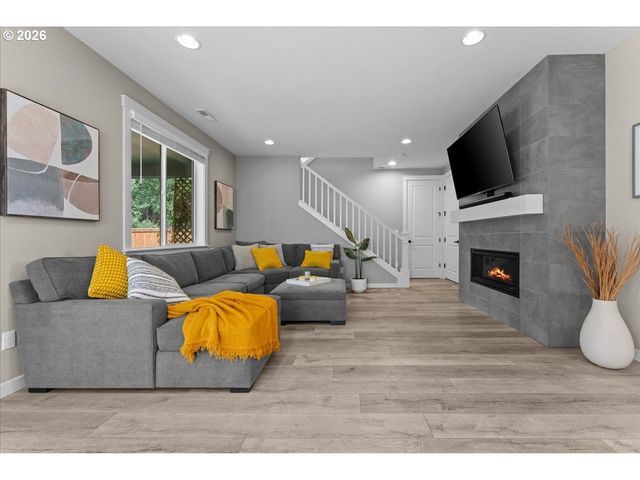 1727 Ne 15TH Ave, Canby, OR 97013