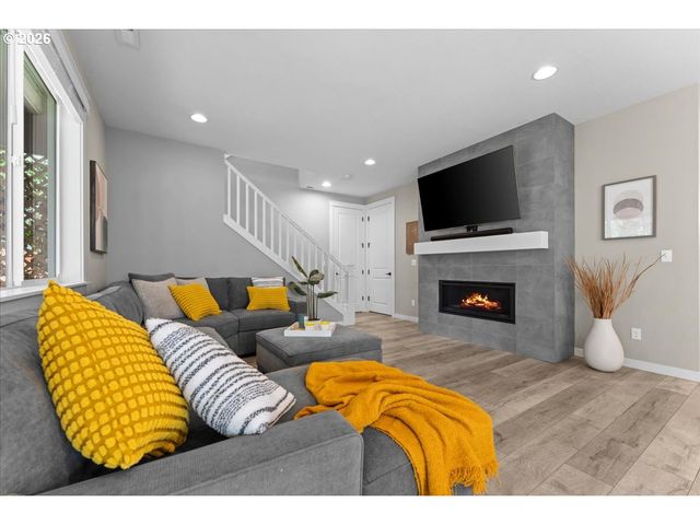 1727 Ne 15TH Ave, Canby, OR 97013