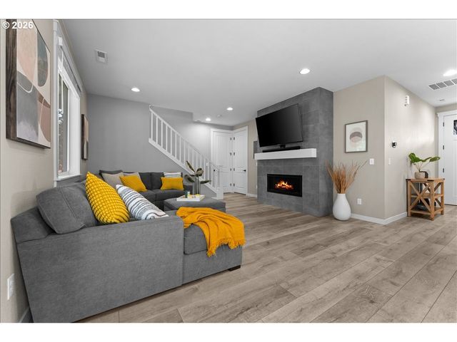 1727 Ne 15TH Ave, Canby, OR 97013