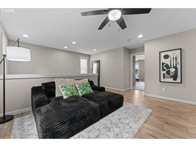 1727 Ne 15TH Ave, Canby, OR 97013