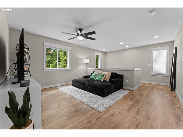 1727 Ne 15TH Ave, Canby, OR 97013