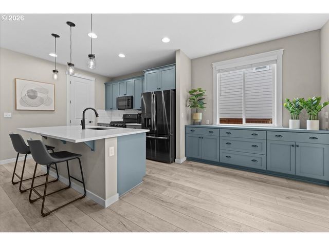 1727 Ne 15TH Ave, Canby, OR 97013