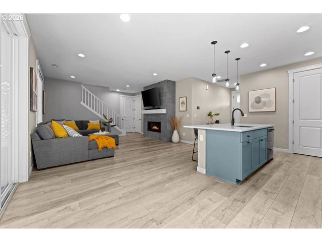 1727 Ne 15TH Ave, Canby, OR 97013