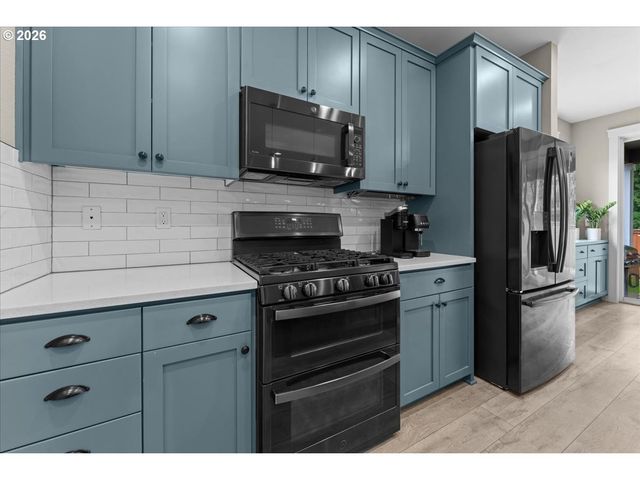 1727 Ne 15TH Ave, Canby, OR 97013