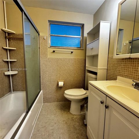 215 SE 3rd Ave 203A, Hallandale Beach, FL 33009