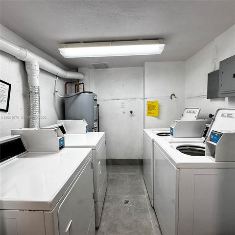 215 SE 3rd Ave 203A, Hallandale Beach, FL 33009