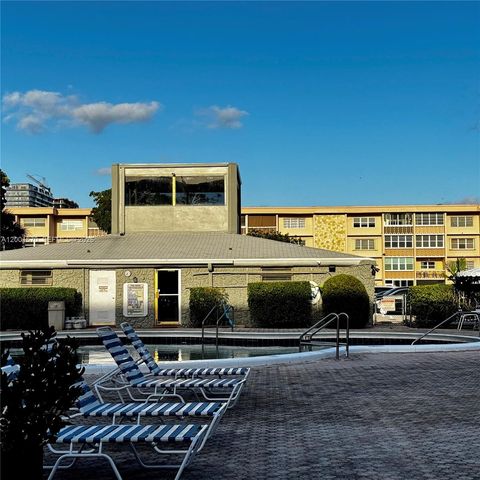 215 SE 3rd Ave 203A, Hallandale Beach, FL 33009