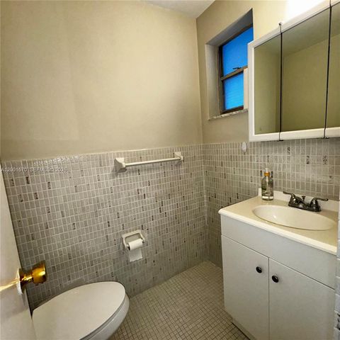 215 SE 3rd Ave 203A, Hallandale Beach, FL 33009