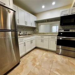 215 SE 3rd Ave 203A, Hallandale Beach, FL 33009