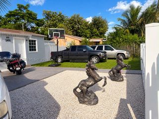 2451 NW 104th St, Miami, FL 33147