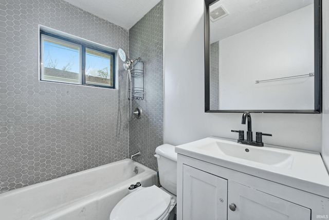 5517 Webster Street, Fort Wayne, IN 46807