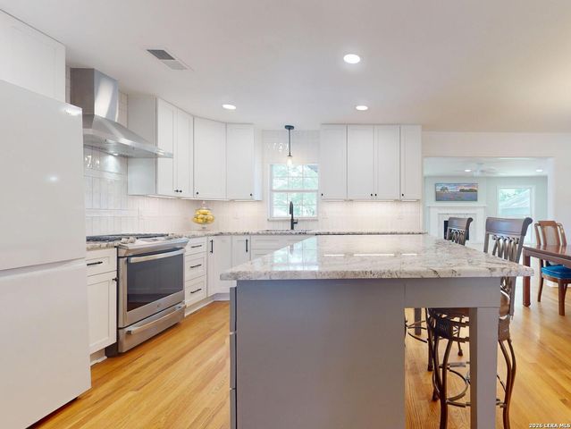 126 BREES BLVD, San Antonio, TX 78209