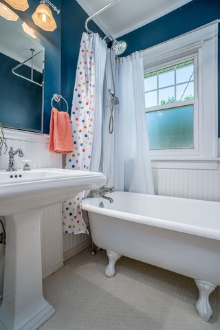 2124 Highland Avenue, Davenport, IA 52803