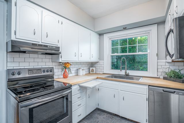 2124 Highland Avenue, Davenport, IA 52803