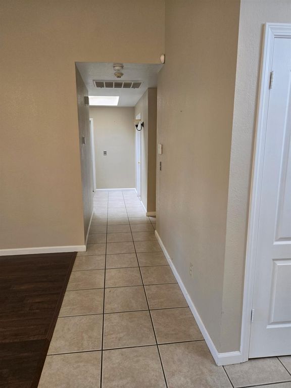 Image 12 of property listing at 1415 E Portland Avenue, Fresno, CA 93720