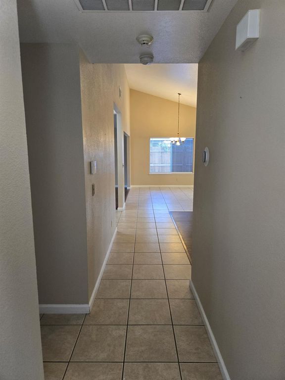 Image 13 of property listing at 1415 E Portland Avenue, Fresno, CA 93720