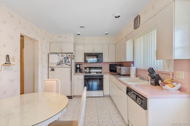 148 Harris Drive, Oceanside, NY 11572