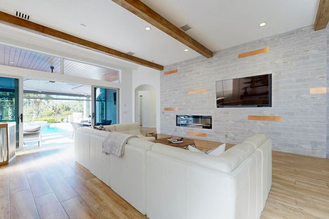 142 Porto Vecchio Way, Palm Beach Gardens, FL 33418