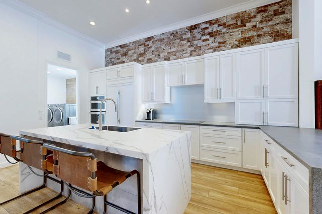 142 Porto Vecchio Way, Palm Beach Gardens, FL 33418