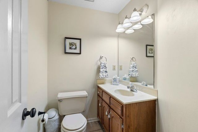 8910 E CARROLLWOOD LN, Memphis, TN 38016