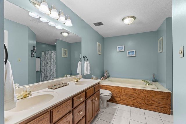 8910 E CARROLLWOOD LN, Memphis, TN 38016