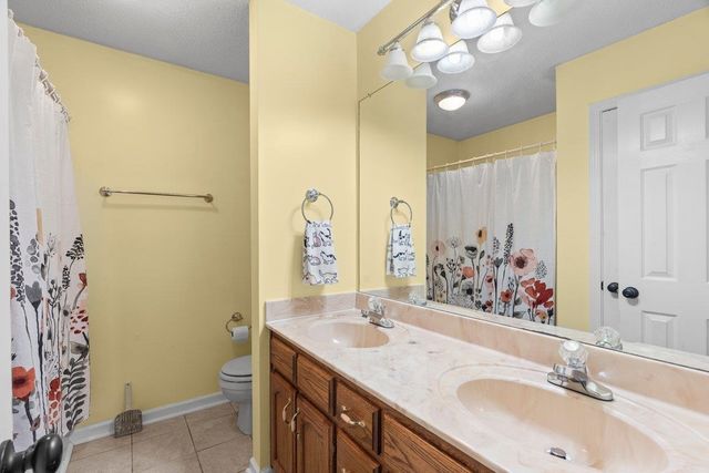 8910 E CARROLLWOOD LN, Memphis, TN 38016