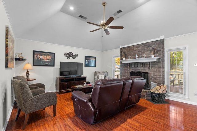 8910 E CARROLLWOOD LN, Memphis, TN 38016