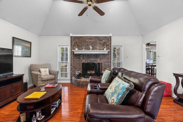 8910 E CARROLLWOOD LN, Memphis, TN 38016