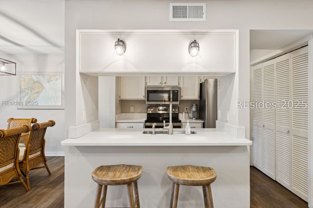 59 Carnoustie Rd Apt 241, Hilton Head Island, SC 29928