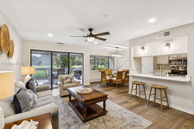 59 Carnoustie Rd Apt 241, Hilton Head Island, SC 29928