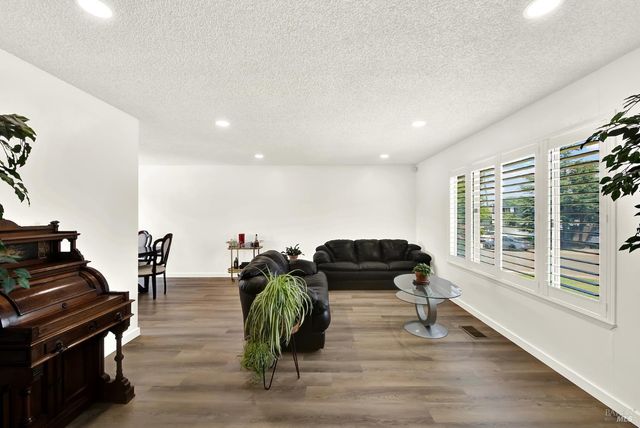 1305 Corcoran Ave, Vallejo, CA 94589