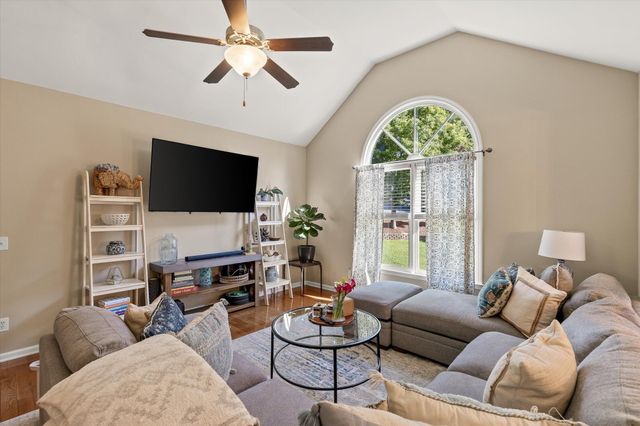 105 Creekside Drive, Dalton, GA 30720