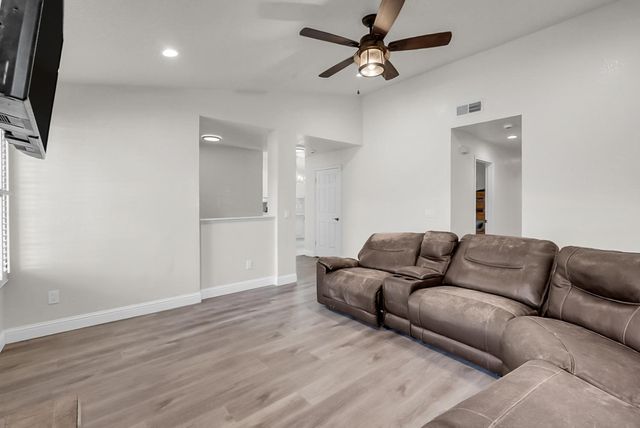 1435 Christina Dr, Tracy, CA 95376