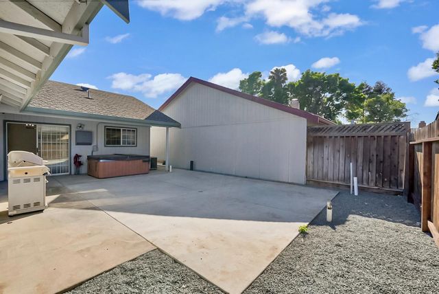 1435 Christina Dr, Tracy, CA 95376