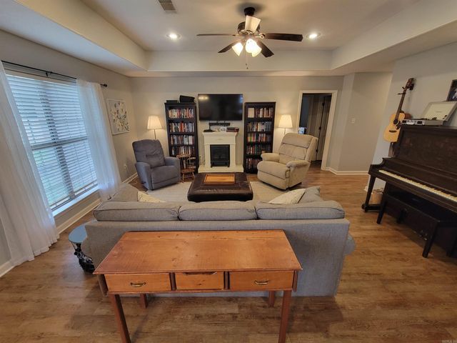 920 Crestliner Dr, Conway, AR 72034