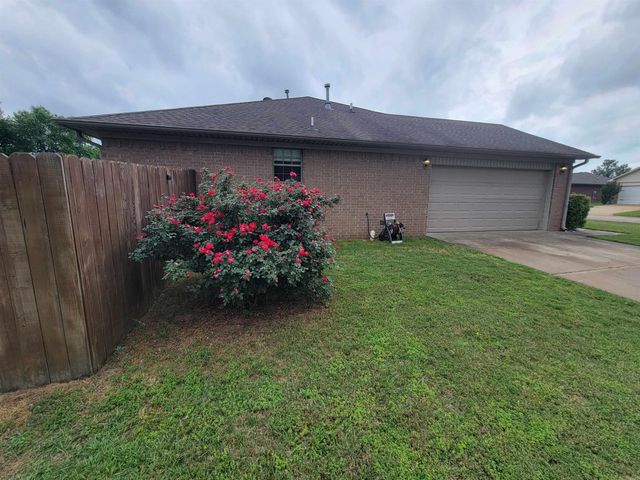 920 Crestliner Dr, Conway, AR 72034