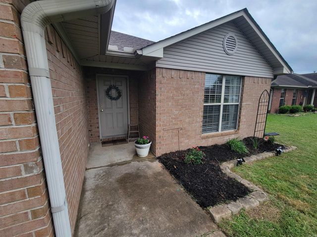 920 Crestliner Dr, Conway, AR 72034