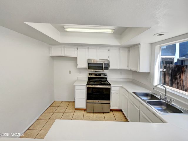 18621 N 4TH Drive, Phoenix, AZ 85027