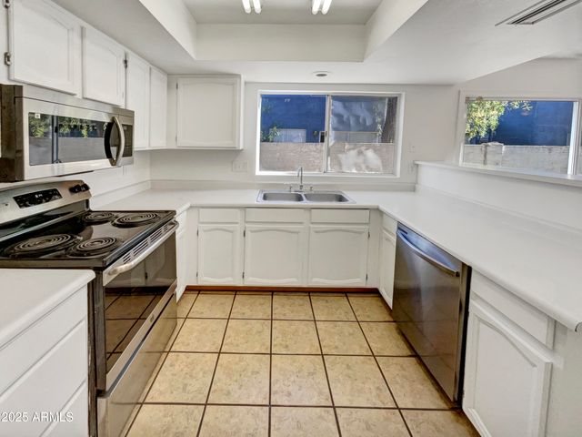 18621 N 4TH Drive, Phoenix, AZ 85027