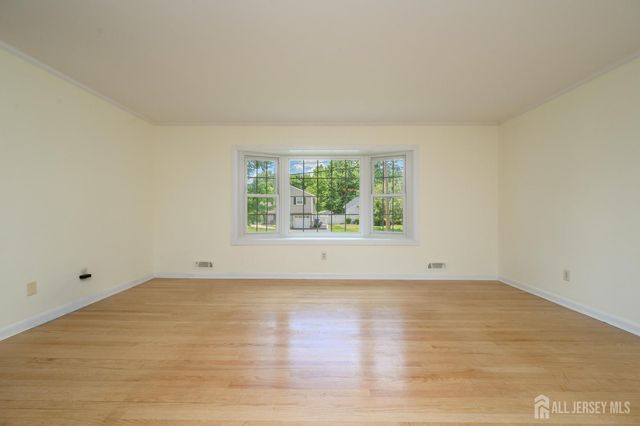 31 Starlit Drive, Middlesex, NJ 08846