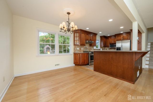 31 Starlit Drive, Middlesex, NJ 08846