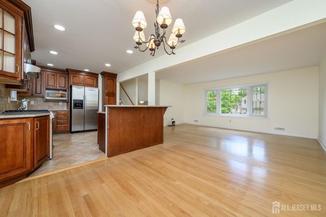 31 Starlit Drive, Middlesex, NJ 08846