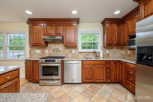 31 Starlit Drive, Middlesex, NJ 08846