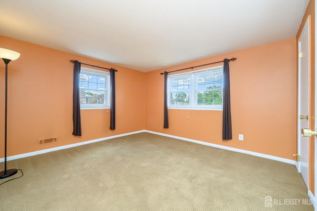 31 Starlit Drive, Middlesex, NJ 08846