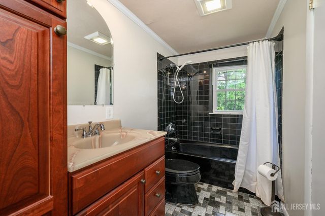 31 Starlit Drive, Middlesex, NJ 08846
